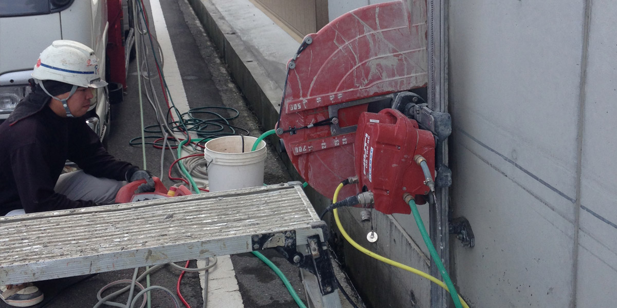 有限会社エフ・ティー工業｜最新の技術でワイヤーソー、ウオールソー、ノンピック工法から耐震補強工事・アンカー工事やコアカッテング工事、コア削孔工事に取り組むプロフェッショナル集団